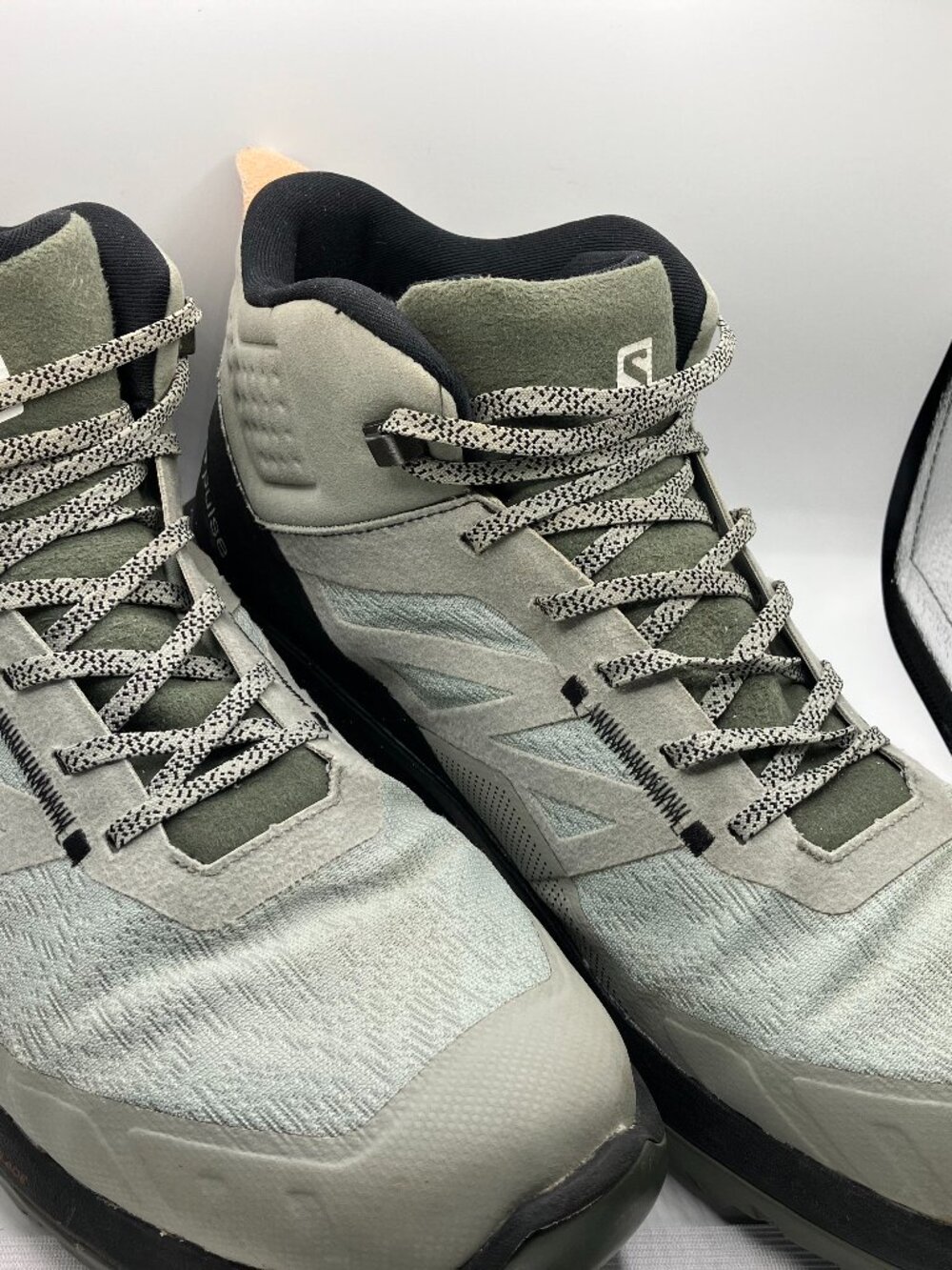 Salmon Outpulse Mid Gore Tex Hiking Books‎ Mens Size 13.5